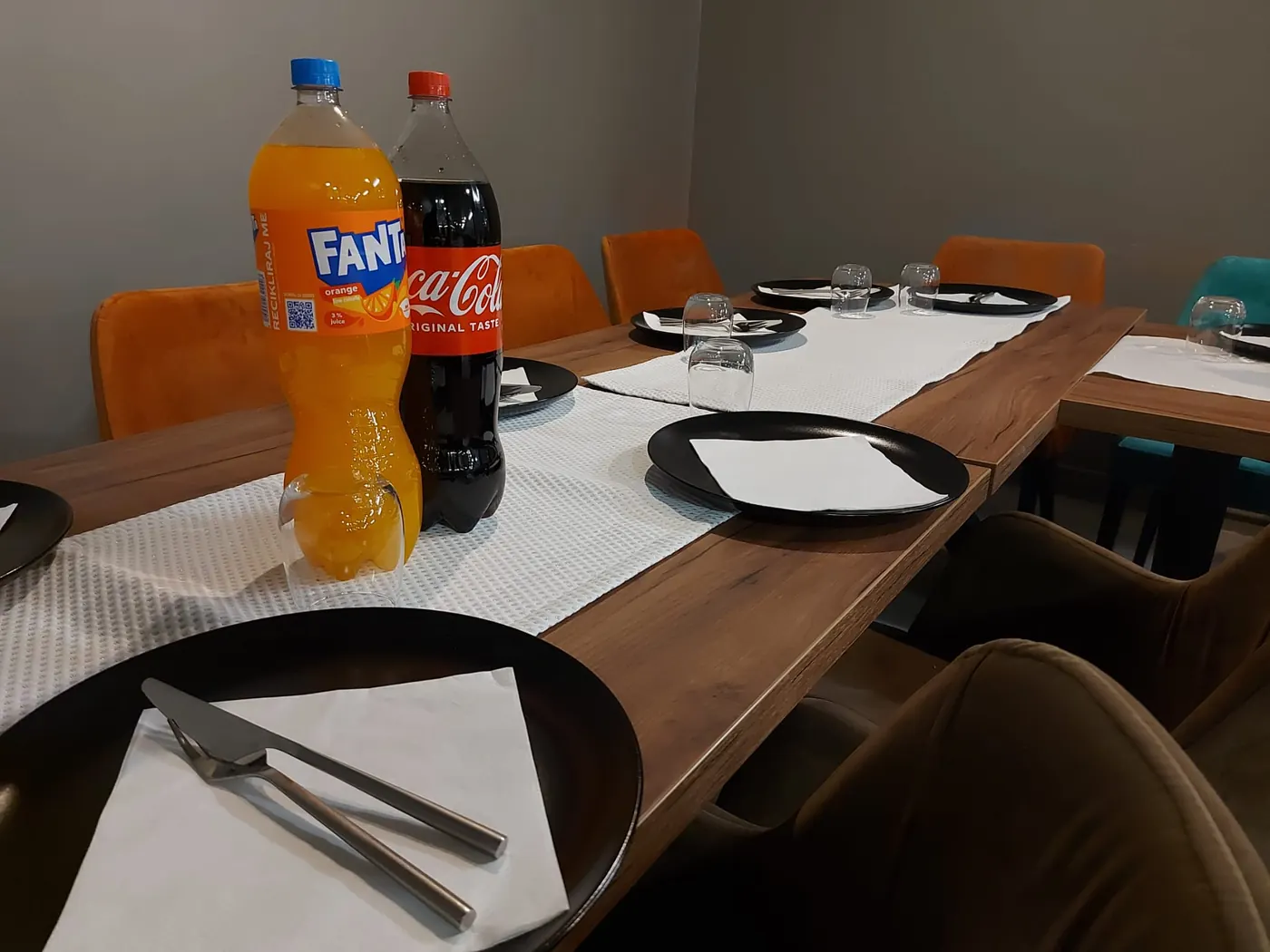Stol za manje okupljanje